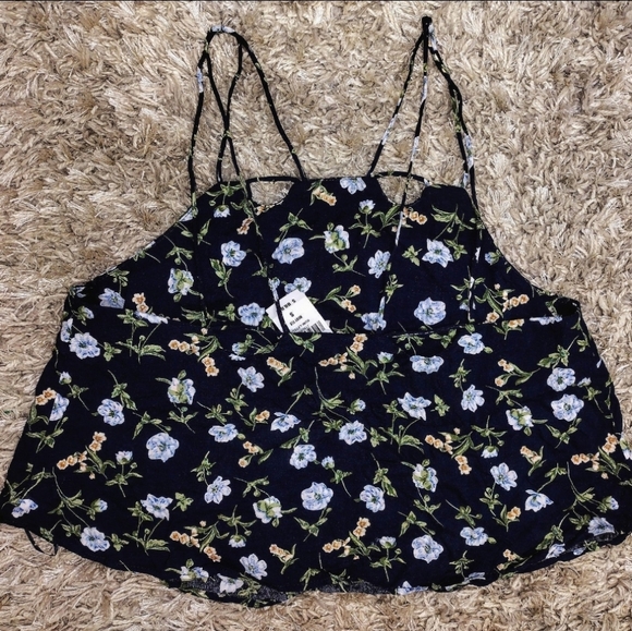 Seek the label Floral Crop, New with tags! - Picture 3 of 7